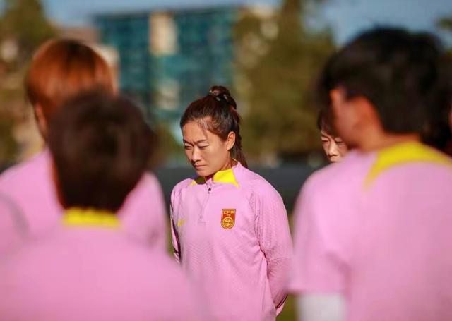 两个女人诱惑