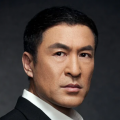 充满了泡沫的浴室